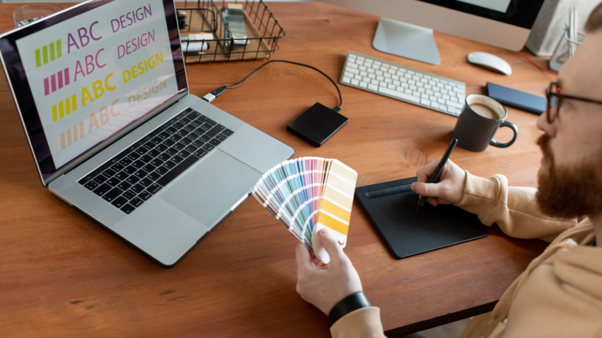 Encontre combinações de fontes e paletas de cores no Canva